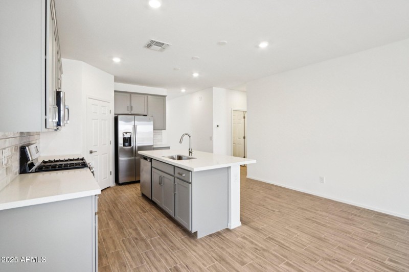 17-web-or-mls-W Moeller Rd-S2208-017