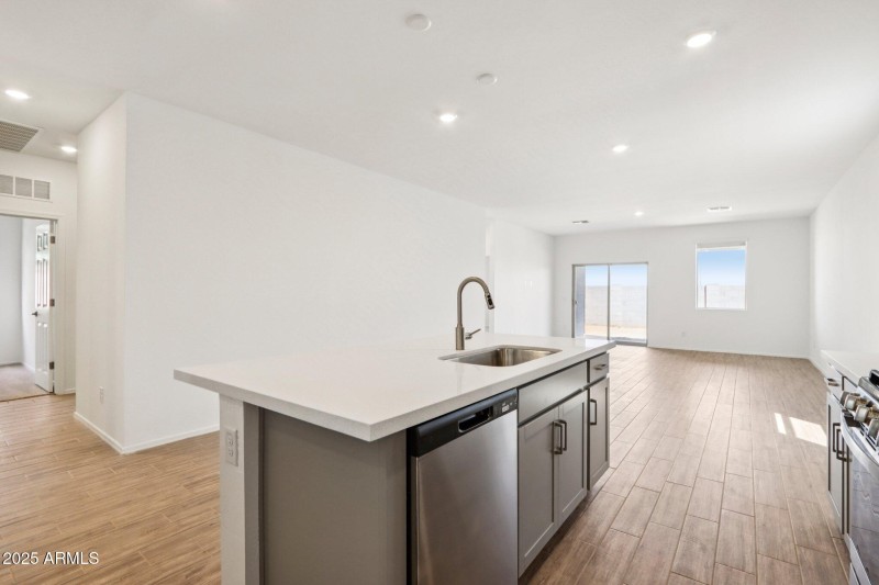 18-web-or-mls-W Moeller Rd-S2208-018