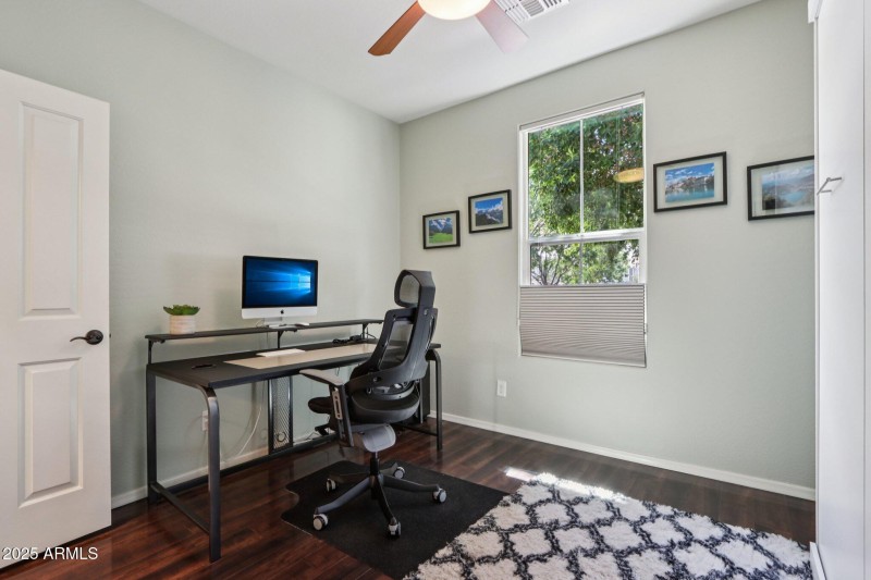 Office/2nd bedroom
