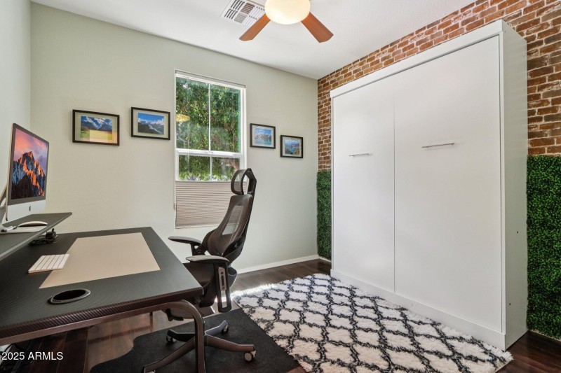 Office/2nd bedroom