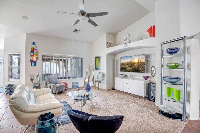 LIVING ROOM SPACE