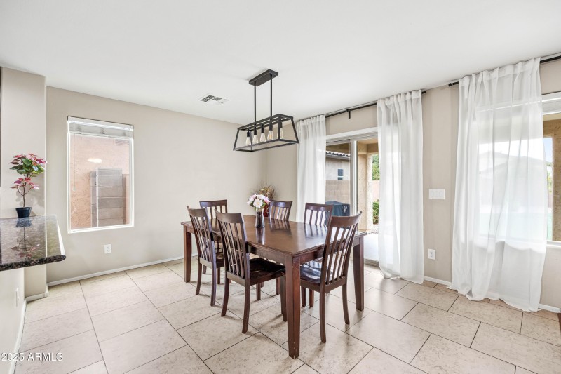 2l dining area