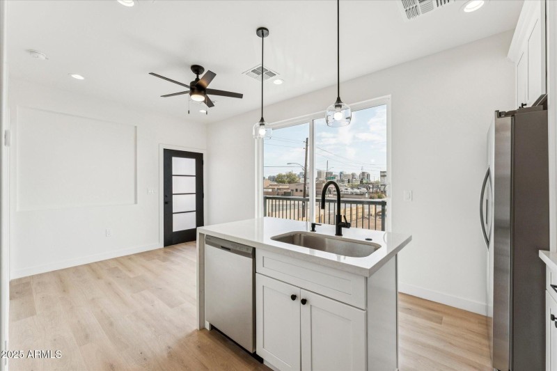 03-003-living-kitchen