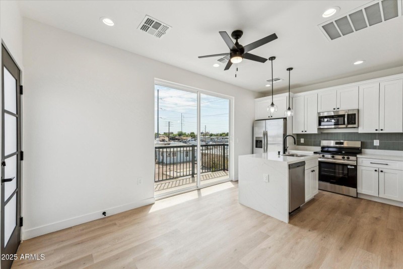 02-002-living-kitchen