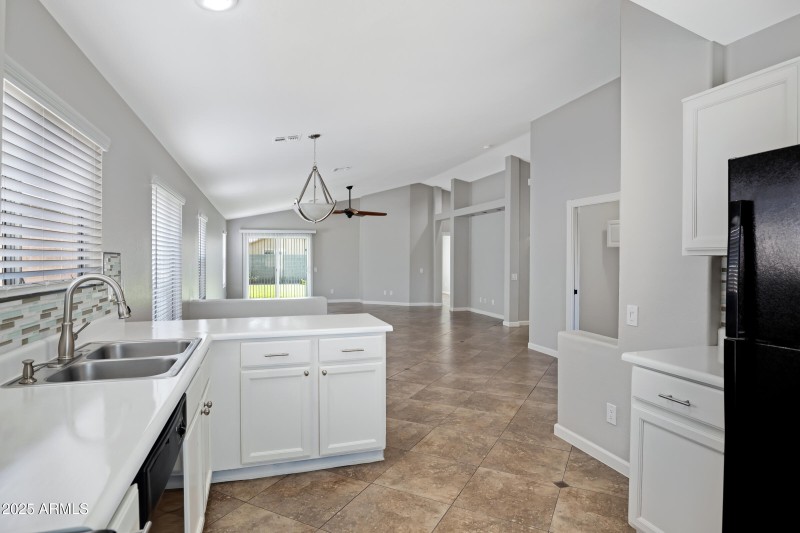 10429 W Windsor Blvd-12