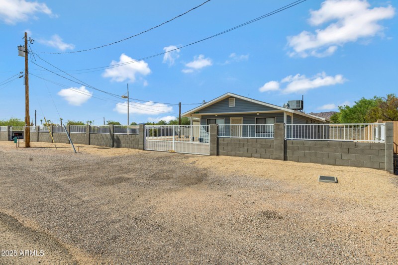 1274 W Tepee St-2