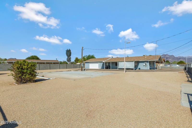 1274 W Tepee St-3