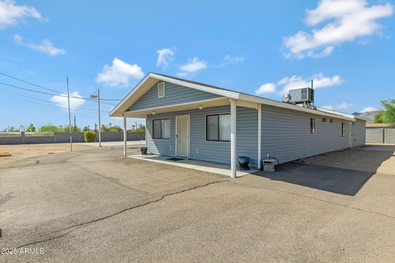 1274 W Tepee St-4