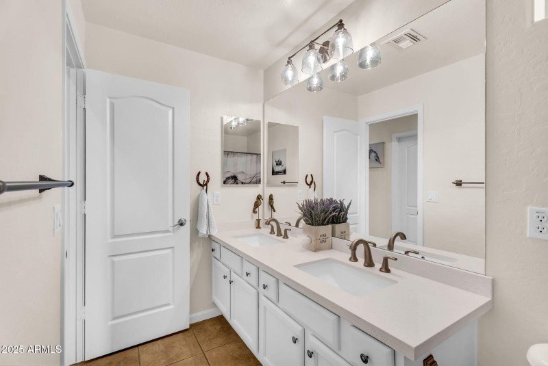 52-web-or-mls-5544 E Dusty Wren Dr 45