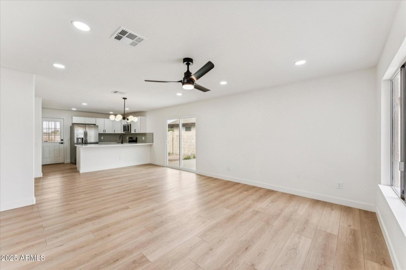 04-003-living-room