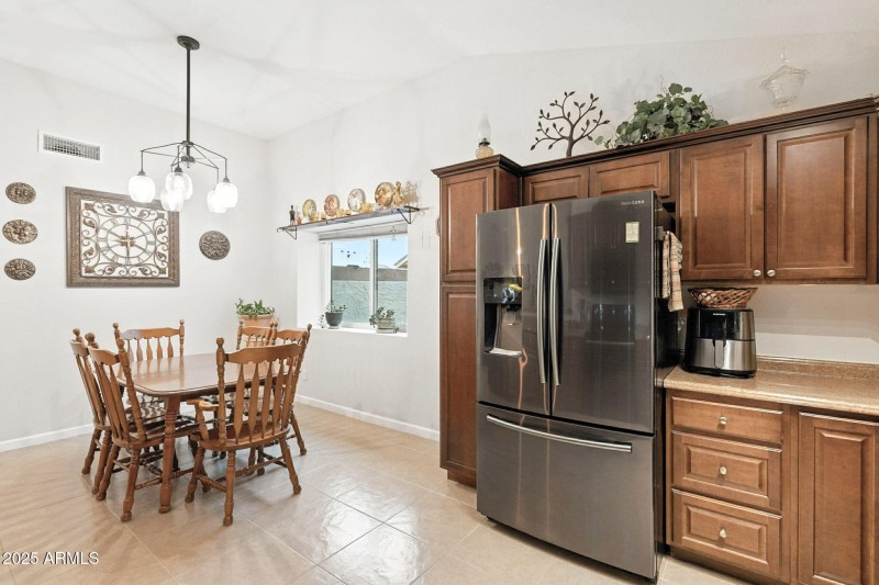 Eat-in Kitchen