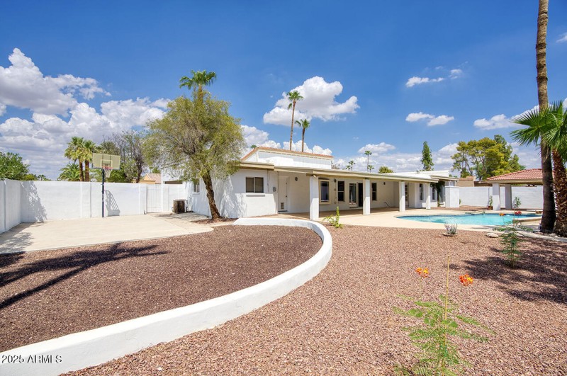 Side yard w/Sport Court