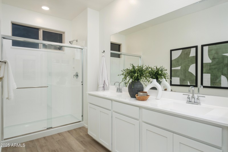 OWNER'S BATH