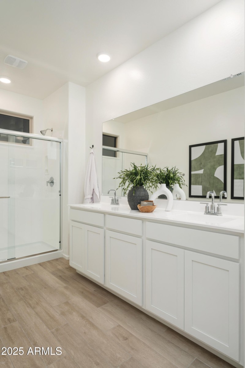OWNER'S BATH