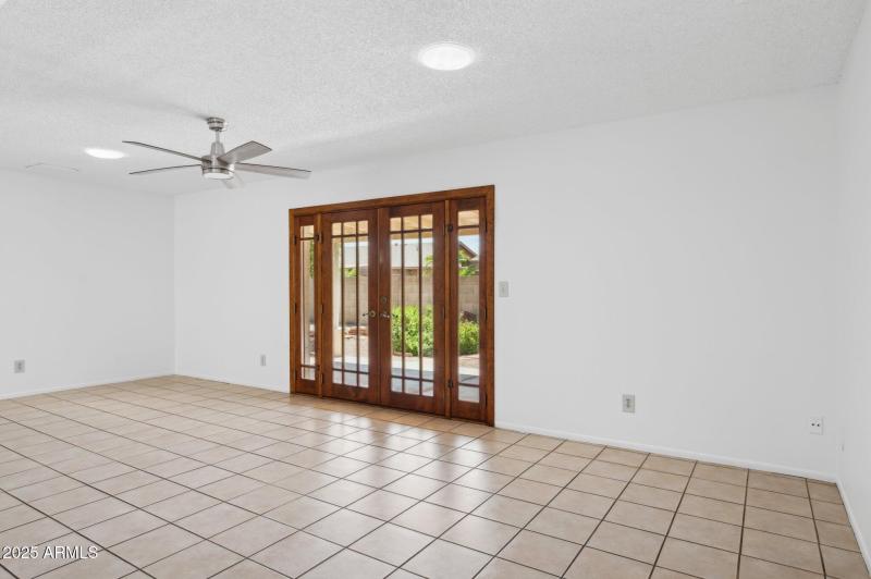 11-web-or-mls-5727-w-crocus-dr