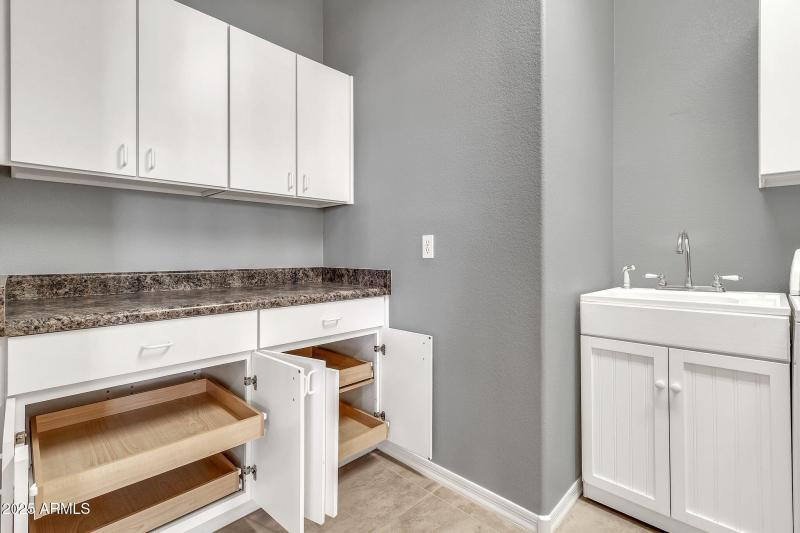 3730 E Colonial Dr-31