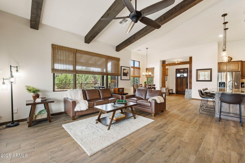 16-Living Room (3)