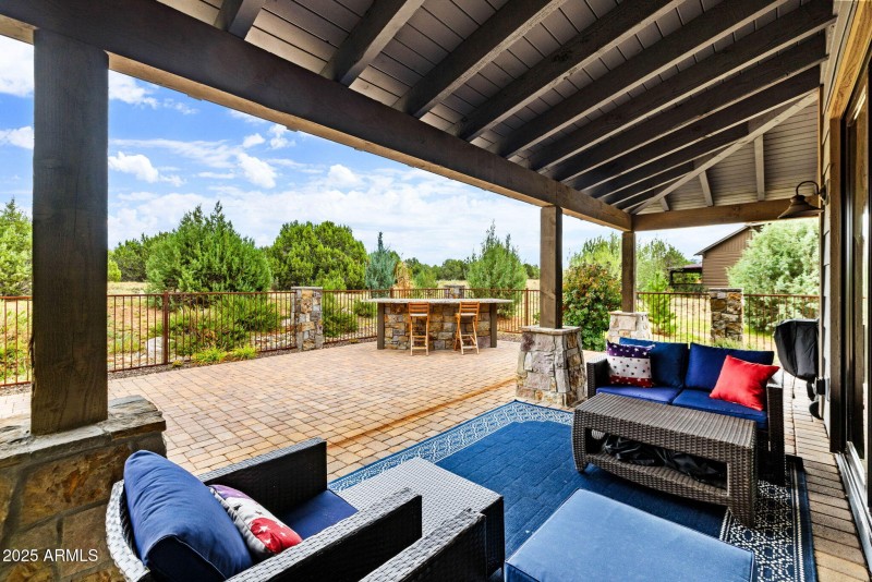 35-Front Patio (2)
