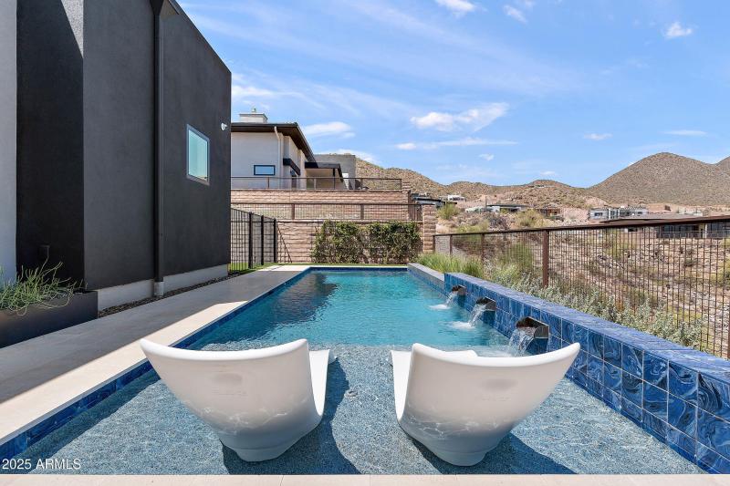 Baja shelf on pool