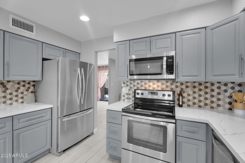 12-web-or-mls-Forest Ave-11