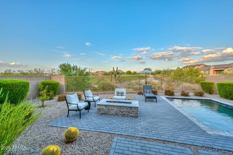 Backyard-Pool