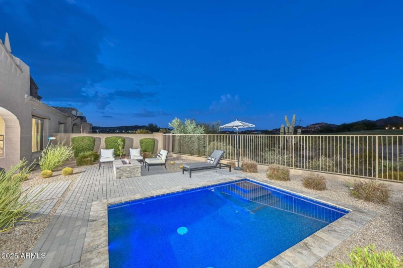 Night-Pool-Backyard