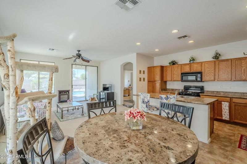 Eat in dining, kitchen and family room