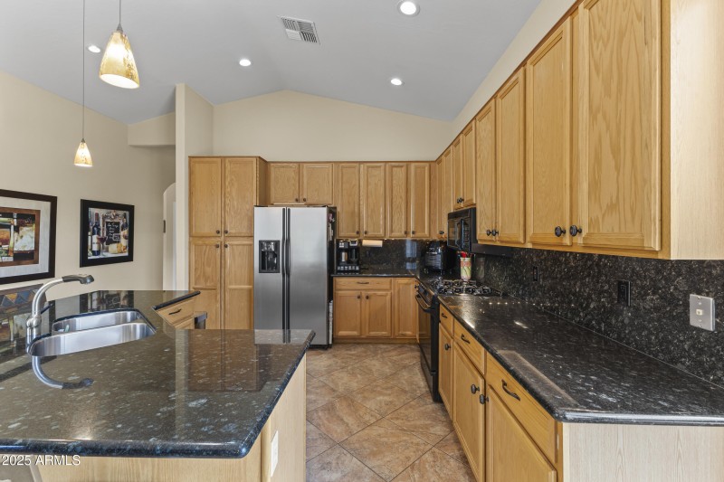 Kitchen with plenty of counterspace!