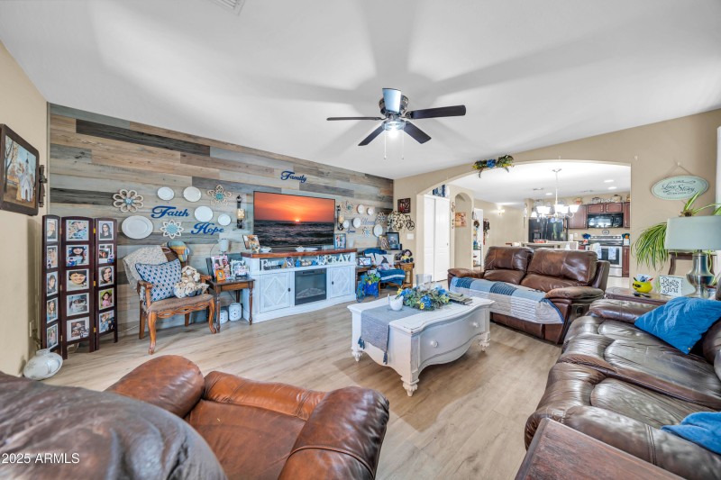 10233 W Whyman Ave-4