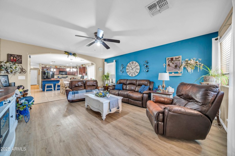 10233 W Whyman Ave-9