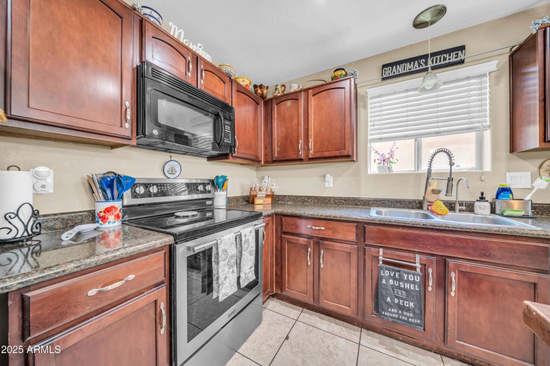 10233 W Whyman Ave-12