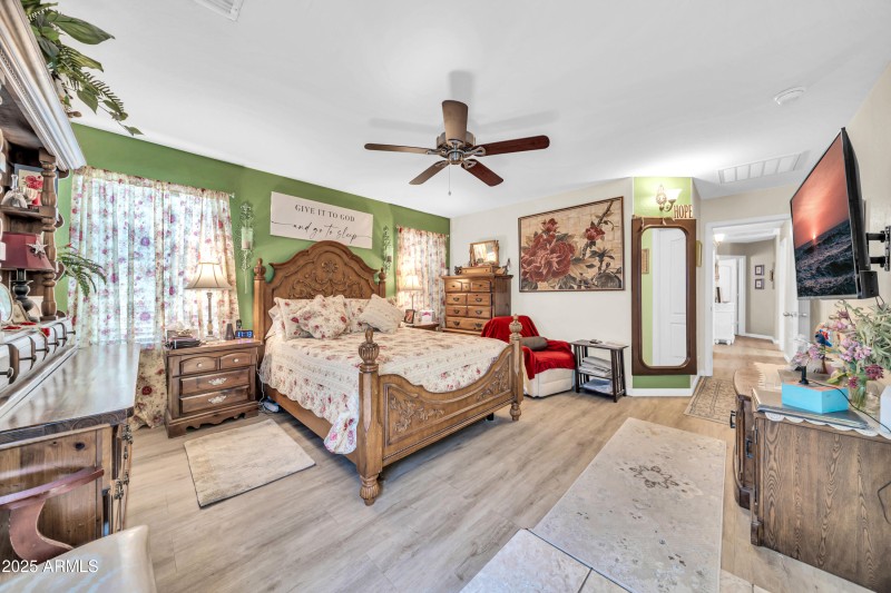10233 W Whyman Ave-16