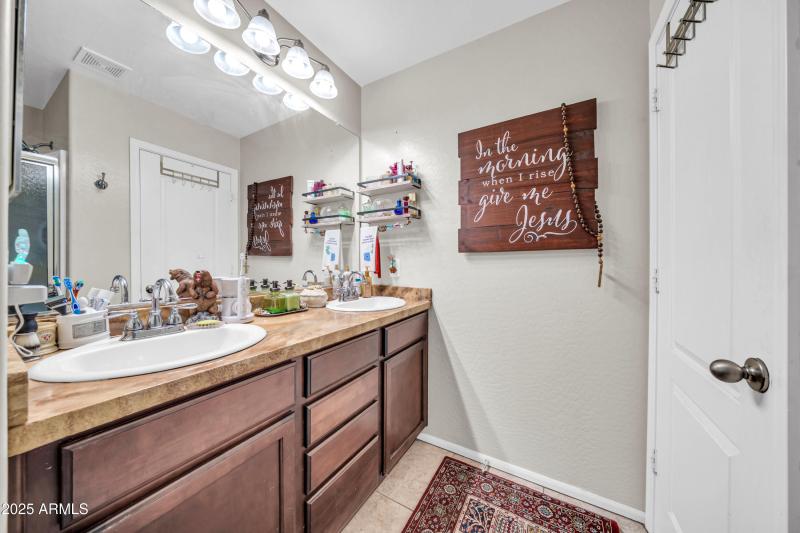 10233 W Whyman Ave-17