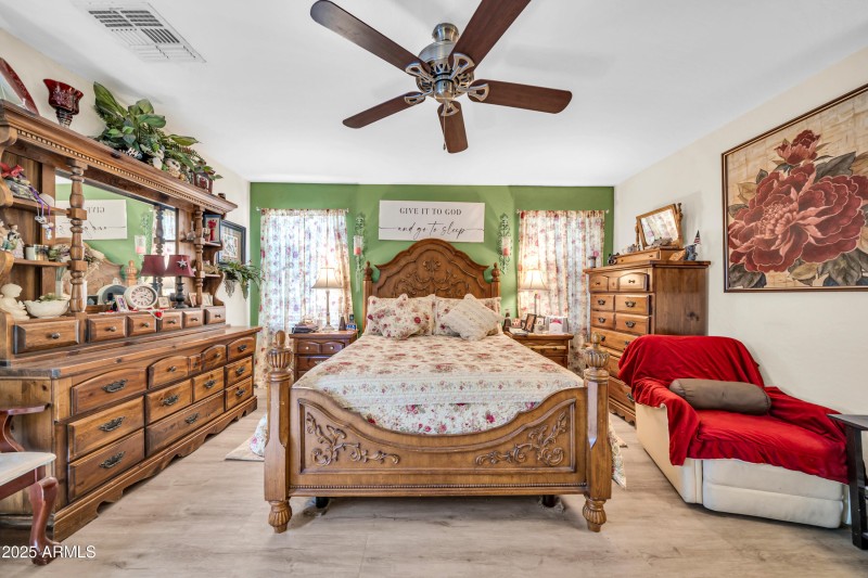 10233 W Whyman Ave-20