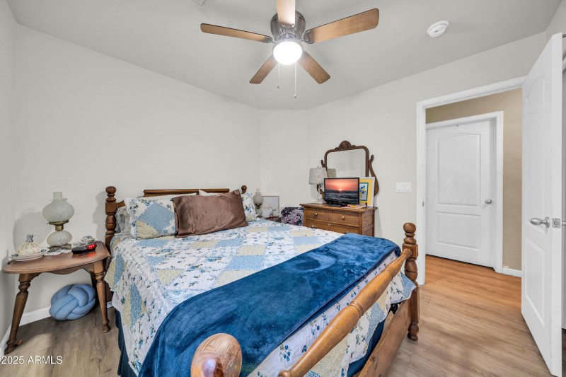 10233 W Whyman Ave-26