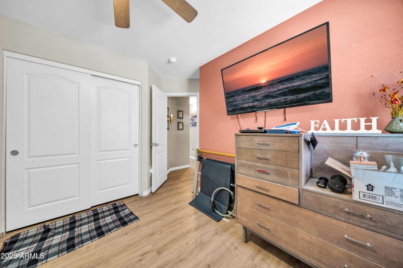 10233 W Whyman Ave-27