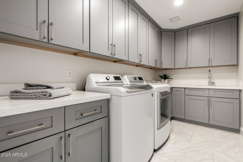 Large Laundry Room w/ SInk