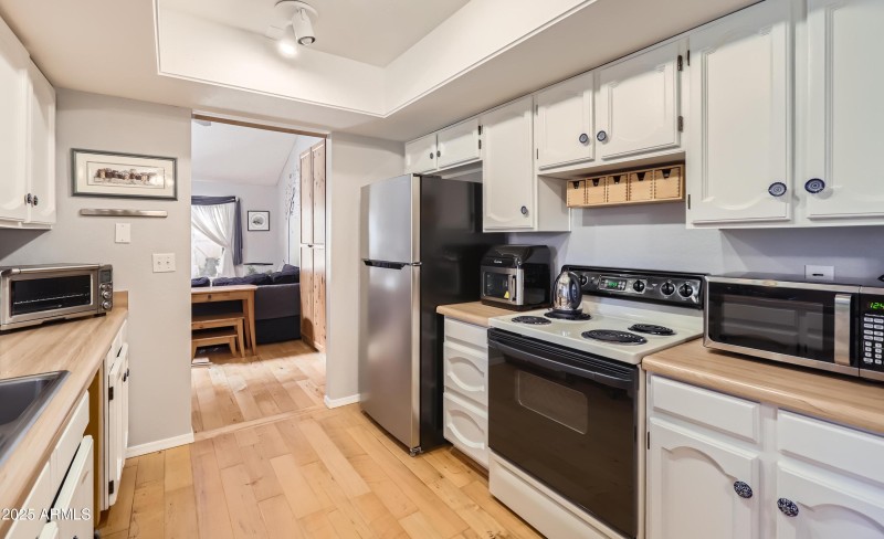 REFRIGERATOR INCLUDED