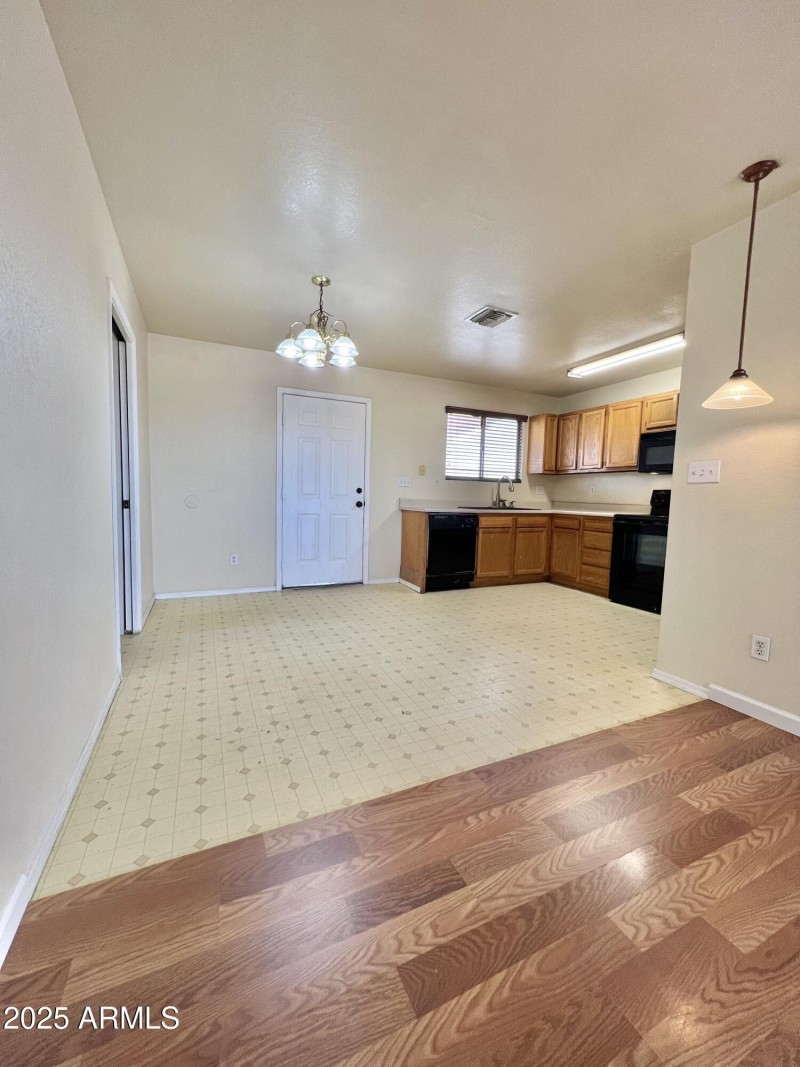 Dining Area & Kitchen