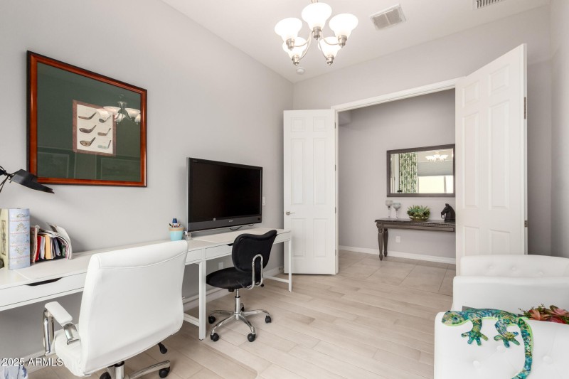 24 Den/Office