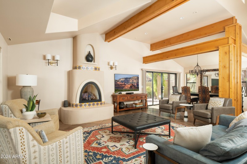 Phoenix Photo Pro-55 Ranch House Cir_001