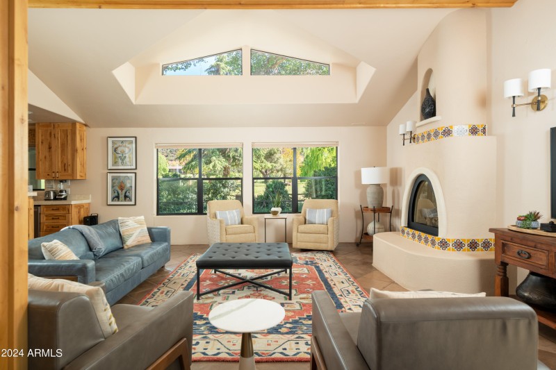 Phoenix Photo Pro-55 Ranch House Cir_003