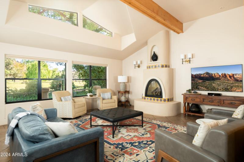Phoenix Photo Pro-55 Ranch House Cir_004