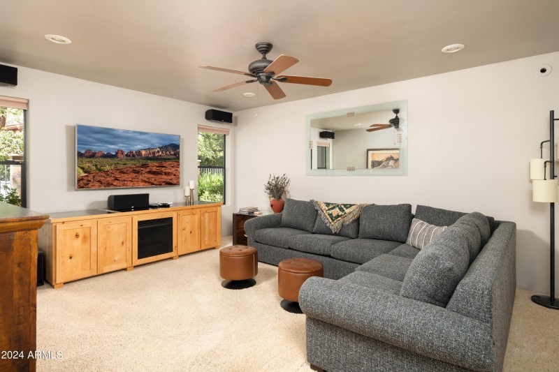 Phoenix Photo Pro-55 Ranch House Cir_010