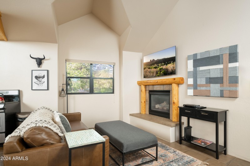 Phoenix Photo Pro-55 Ranch House Cir_042