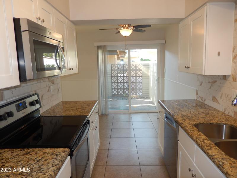 Kitchen-Dining-Door to Patio