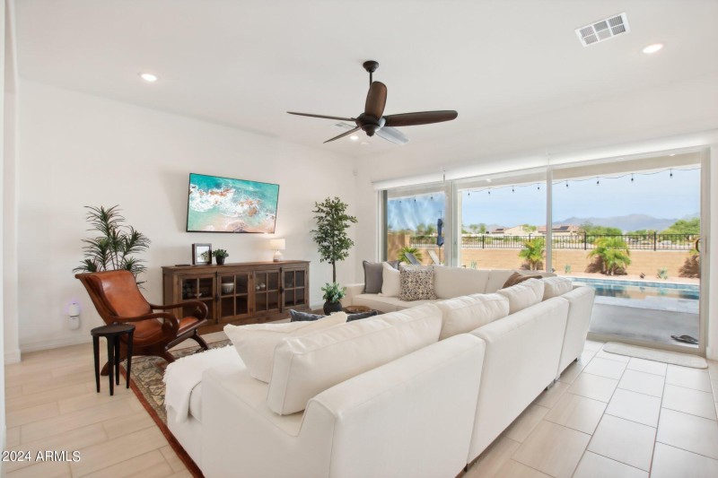 S 185th Ave-012