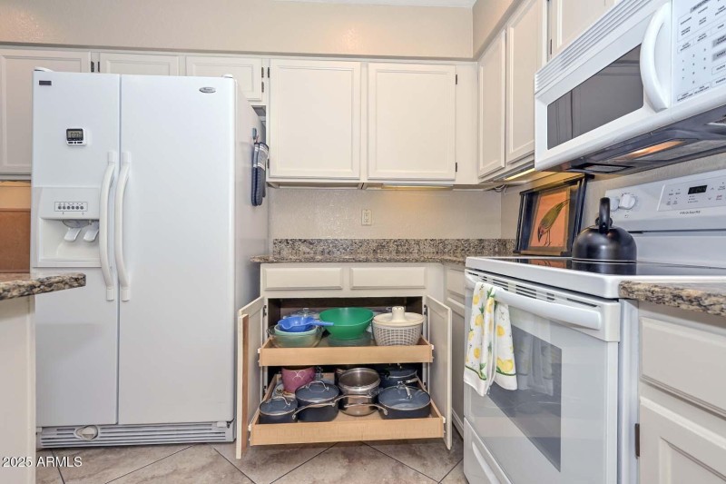 Kitchen-Slide Outs