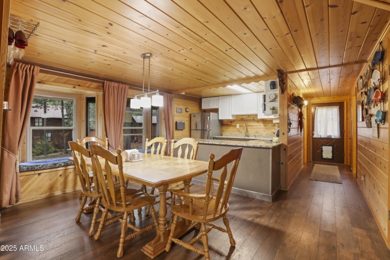 Perfect Sized Dining Area