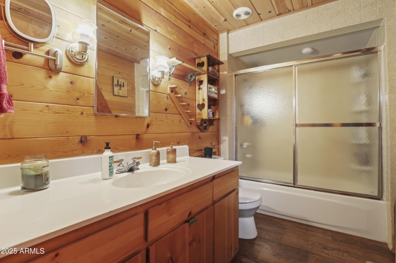 1st Floor Full Bathroom